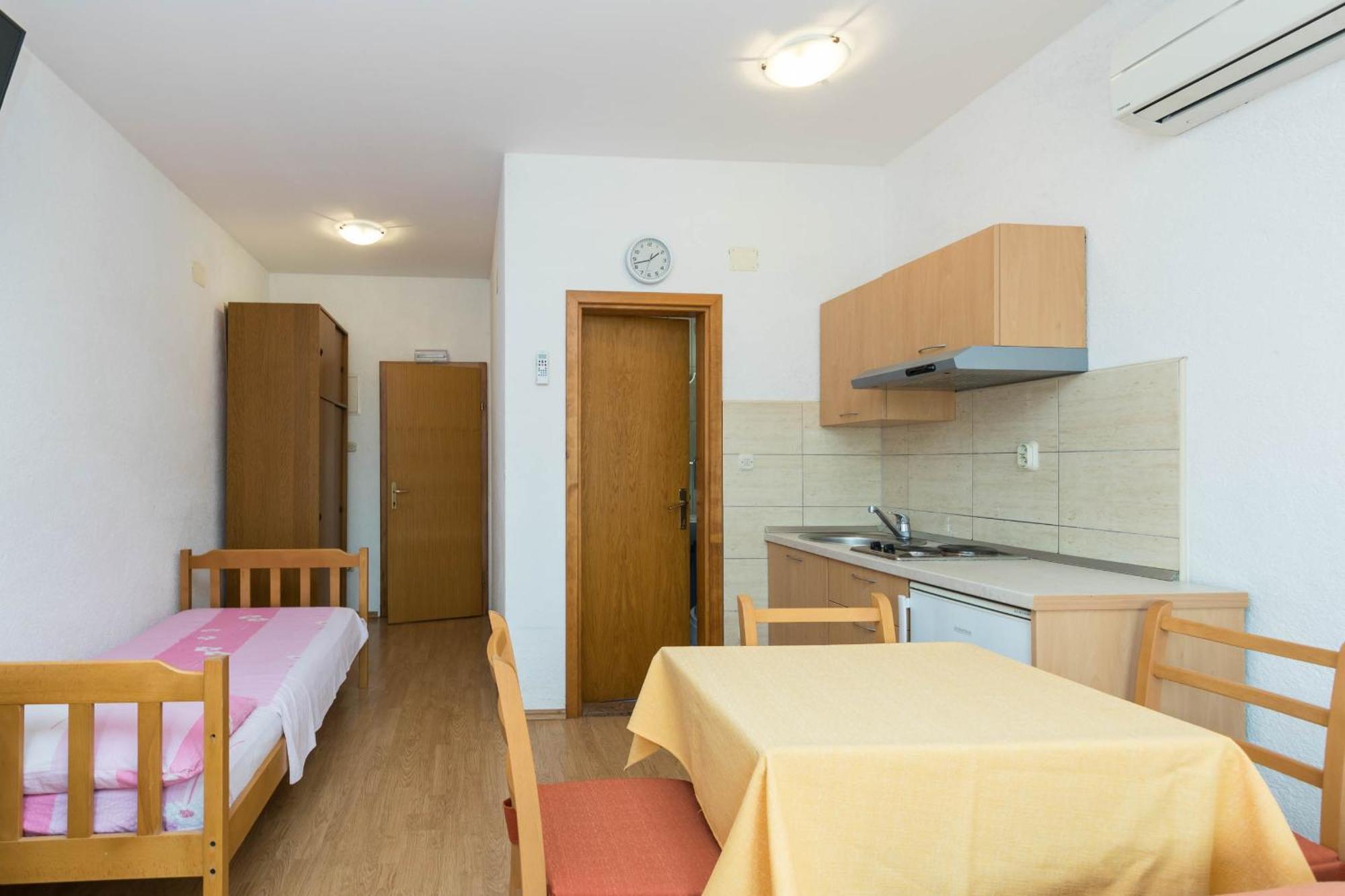 Apartments Cipetic Kaštela Екстериор снимка